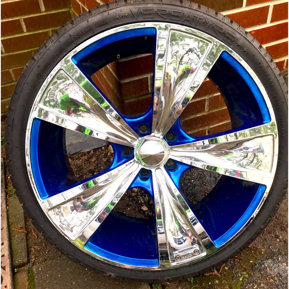 3. 22 inch rims n 1 20 inch rim n 3 tires
